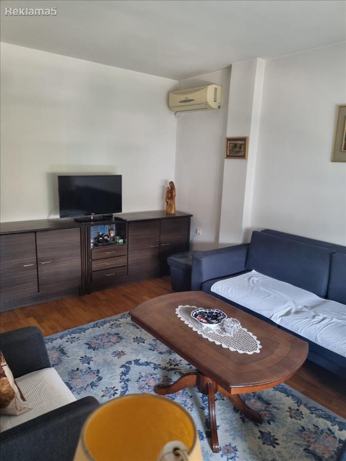 Se izdava namesten stan vo Centar karsi Kjubi 50m2