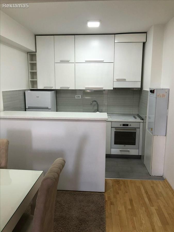 2299 SE IZDAVA stan vo blizina na Univerzalna Sala