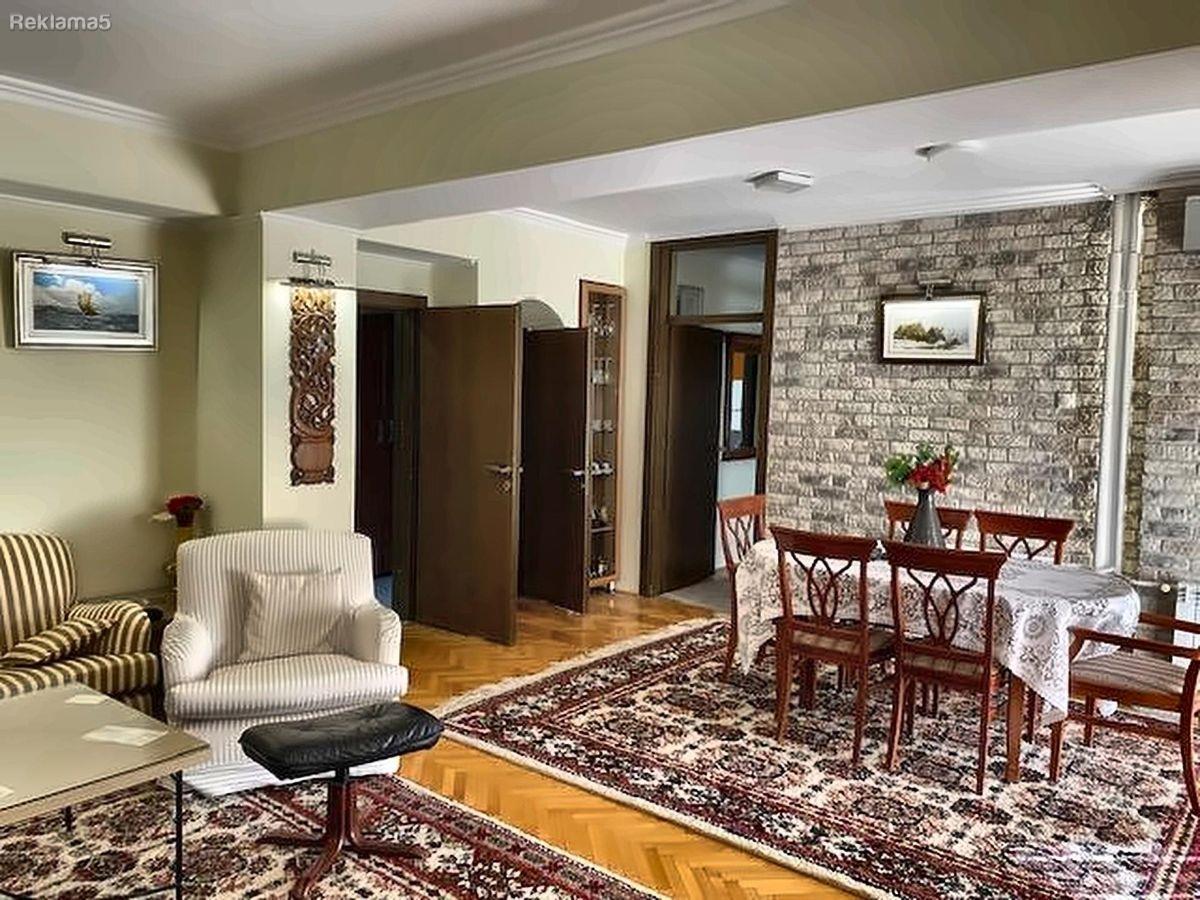 We are renting an extra apartment 120m2 with three bedrooms next to Zebra Kapistec