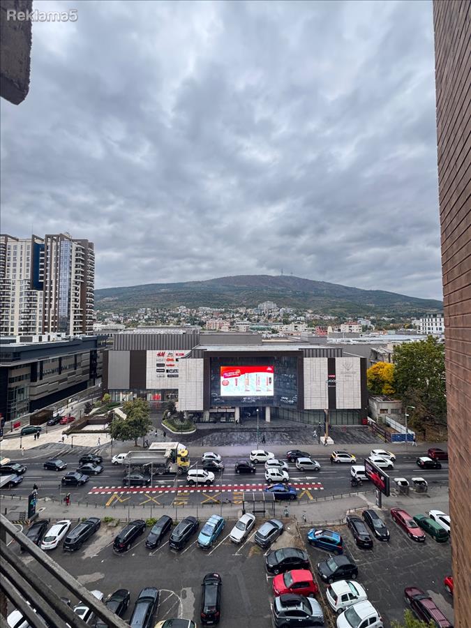 Se prodava trosoben stan 86m2 vo Centar vo gradski zid