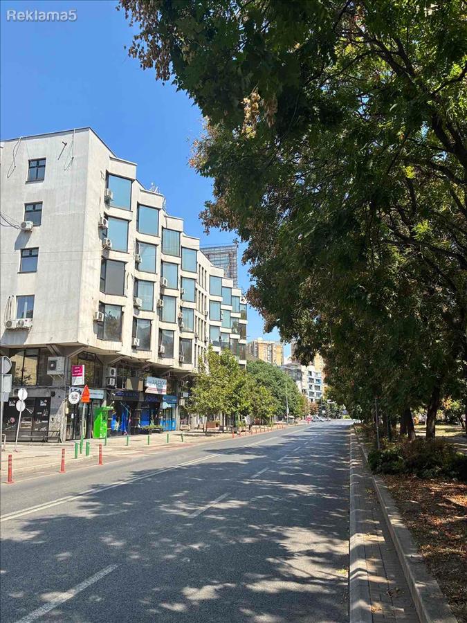 SE PRODAVA KANCELARIJA VO CENTAR, DELOVEN CENTAR KUZMAN
