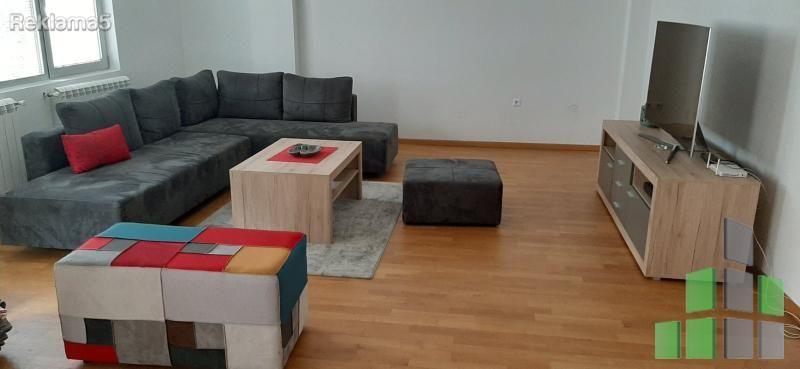 Se izdava 4-sob namesten stan vo Centar - Univerzalna Sala