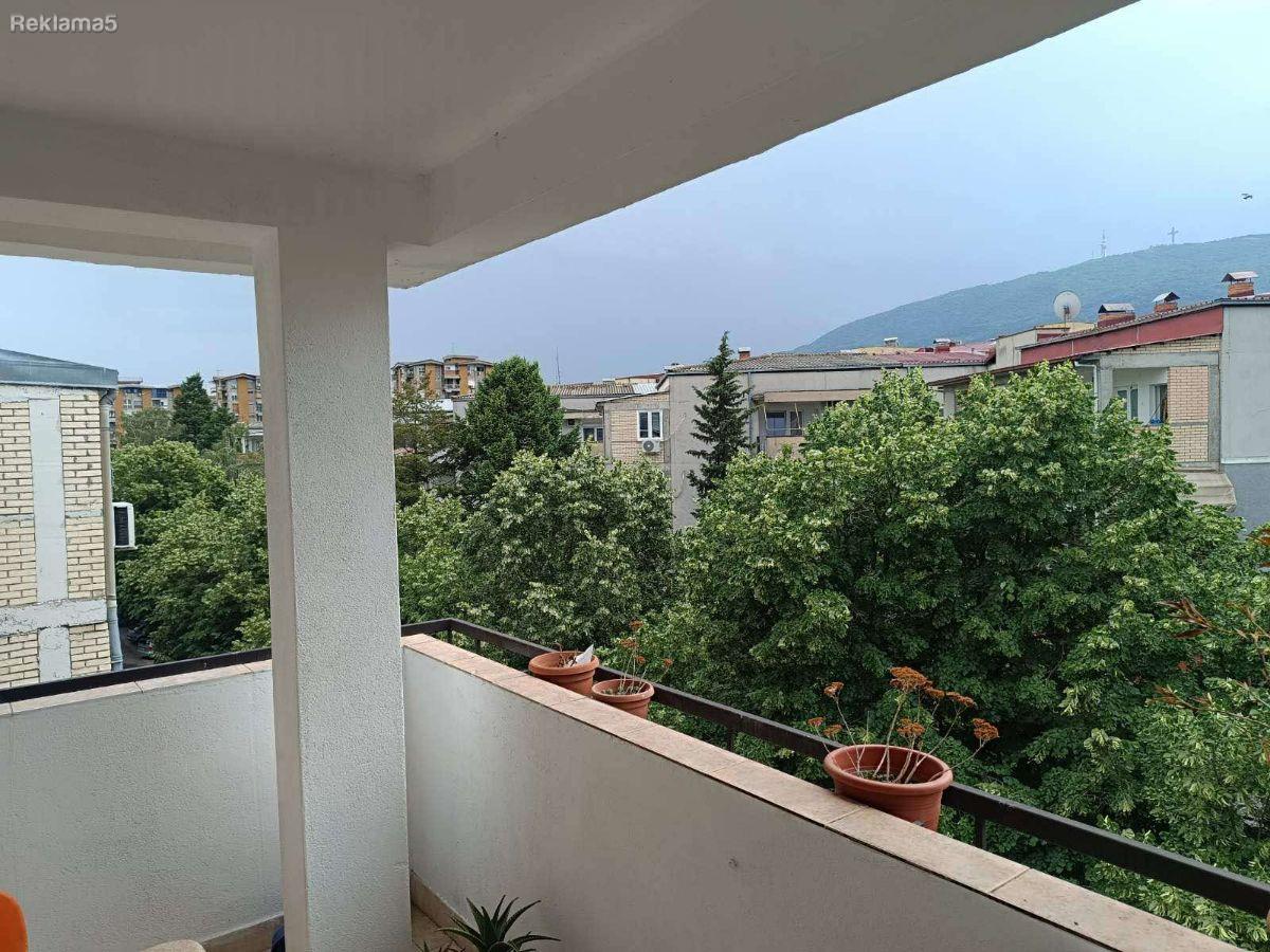 THREE-ROOM APARTMENT FOR SALE IN KARPOSH 4 - AT TINEX MARKET