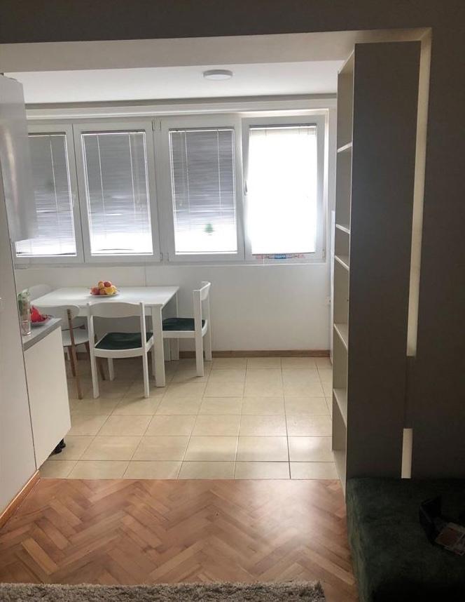 Se prodava stan 60m2 vo Karpos 1