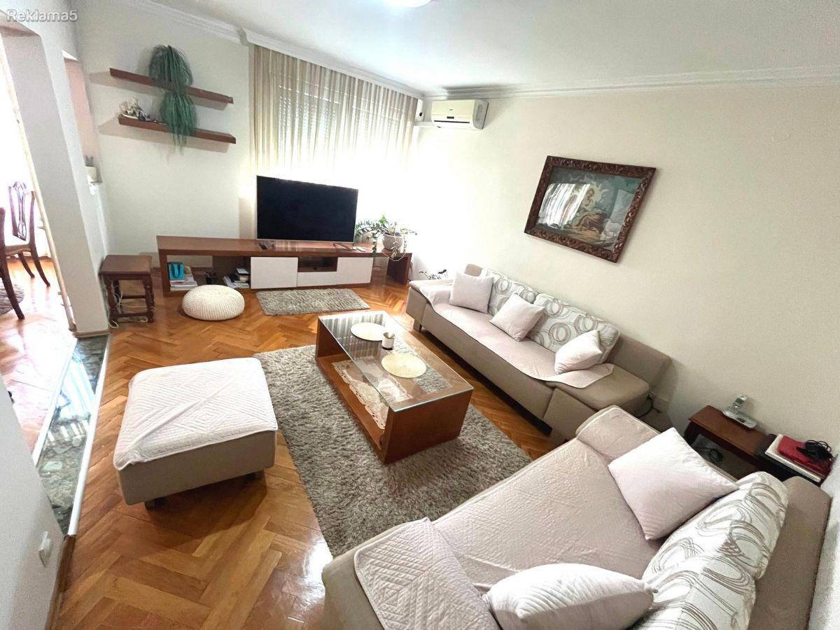 Se prodava kompletno namesten stan 70m2 vo Aerodrom