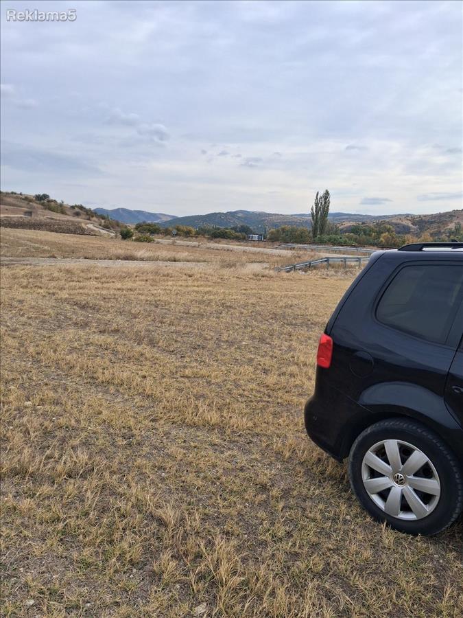 Se prodava vikendica so 3000 m2 plac