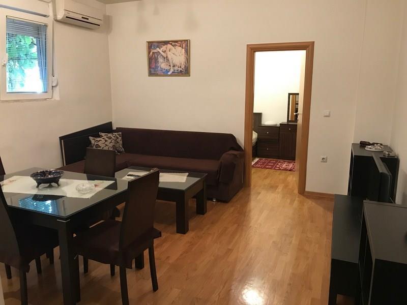 UBAVO NAMESTEN DVOSOBEN 50m2 CENTAR KATOLICKA
