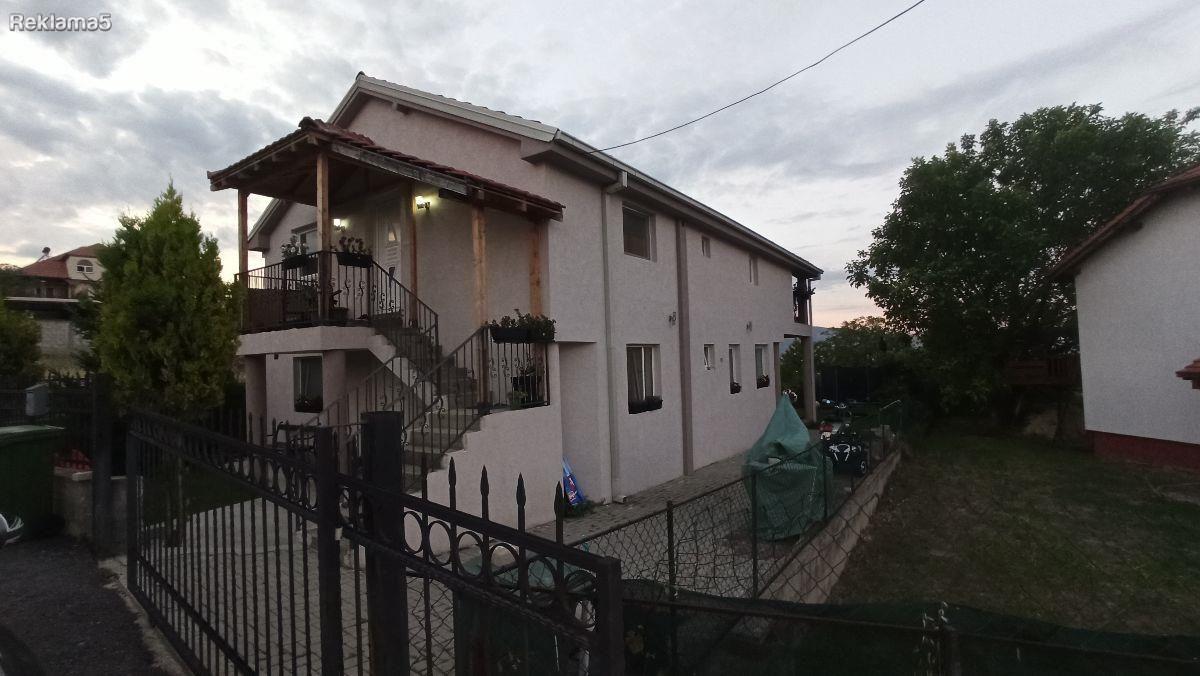Kuka vo Sopiste so pogled kon Skopje