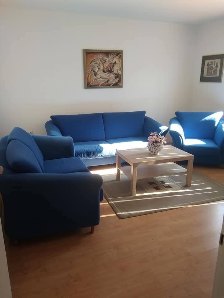 SE IZDAVA KUKJA VO KOZLE