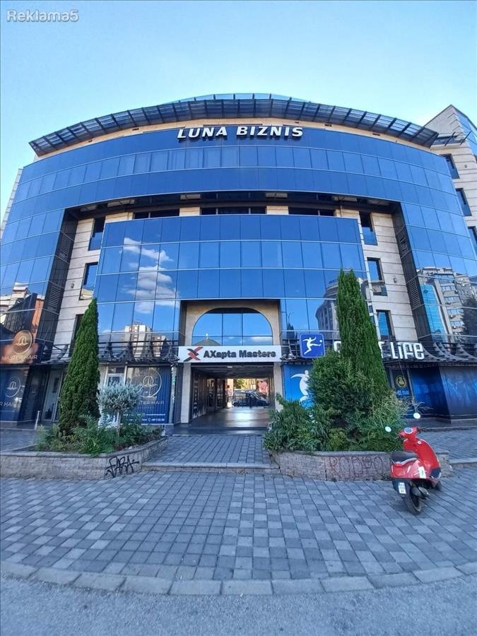 Office space for rent in the Luna Business building