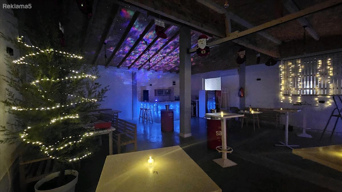 SE IZNAJMUVA Vikendica so bazen za vashata proslava