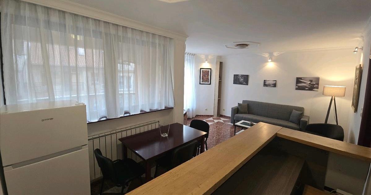 SE IZDAVA DVOSOBEN STAN VO CENTAR