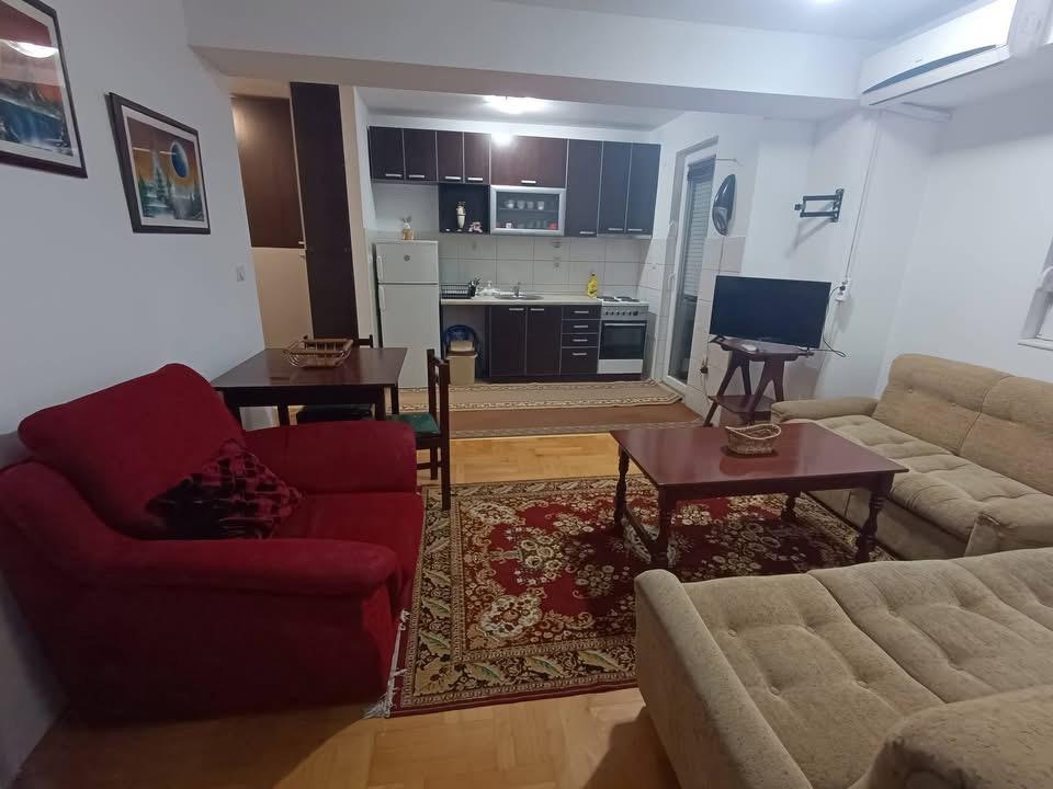 SE IZDAVA TROSOBEN STAN VO KISELA VODA