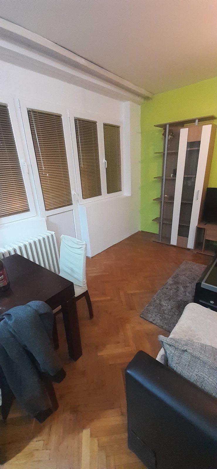 SE IZDAVA DVOSOBEN STAN VO CENTAR