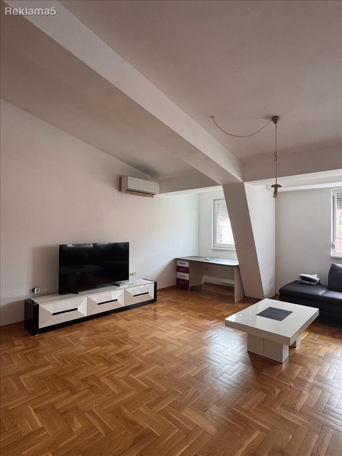 A spacious four-room apartment of 90 m² is for rent near Mlechen