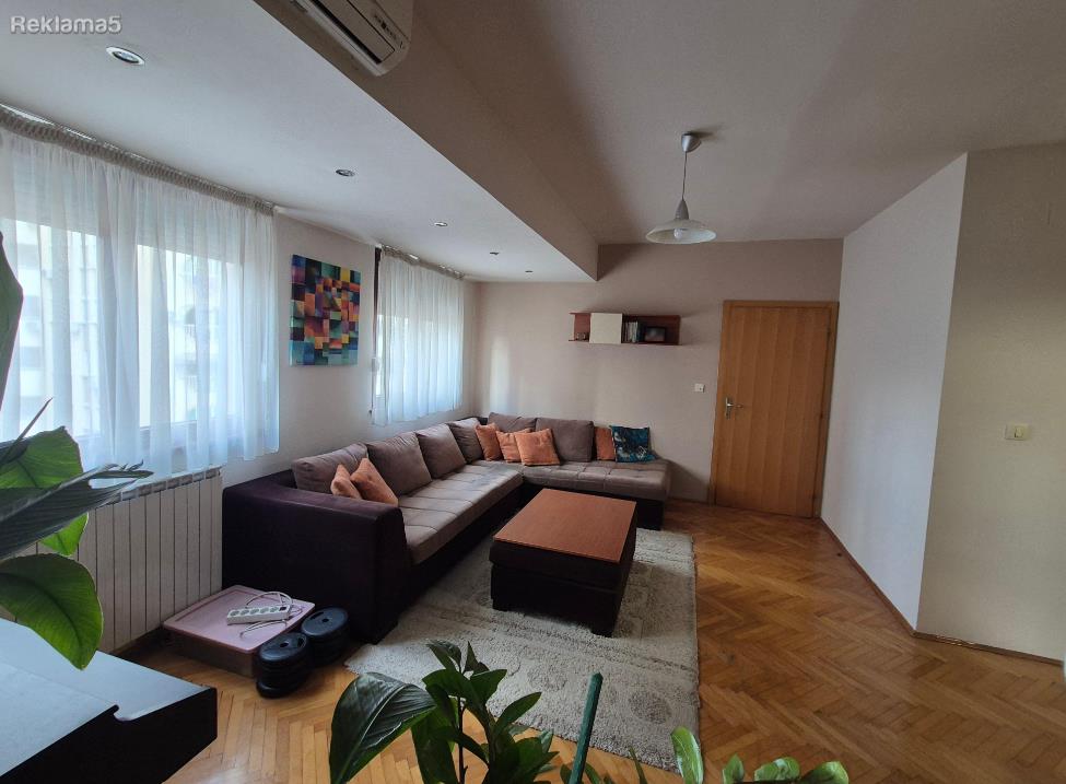 Се продава стан во Карпош 4 87m2
