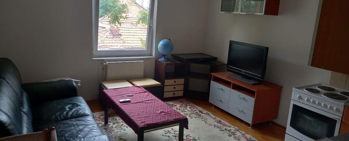 A 40 m2 apartment is for rent in the Center