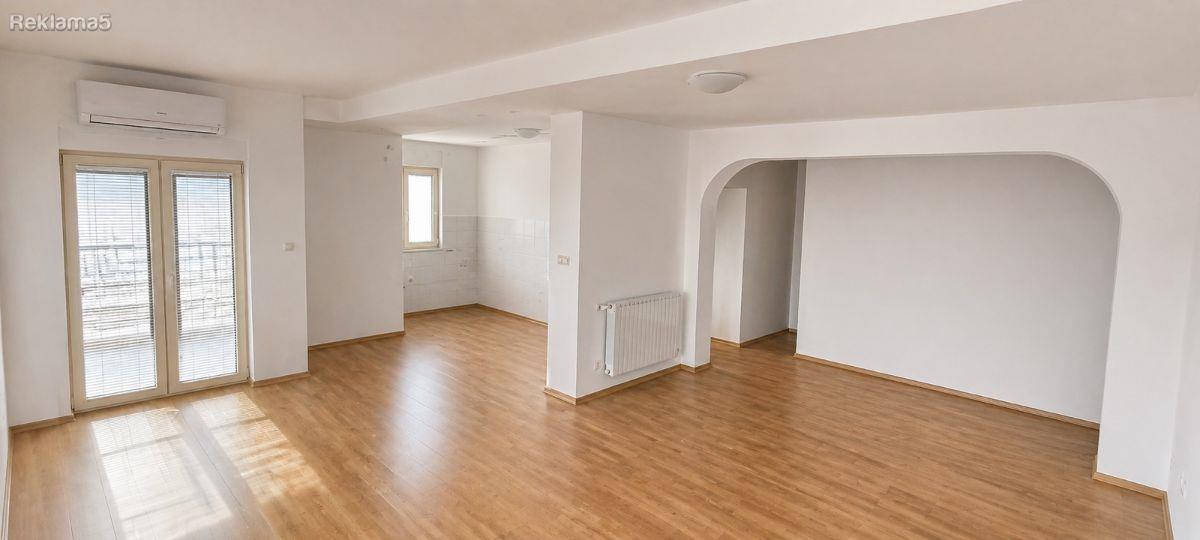 Се продава стан кај Песталоци 83m2