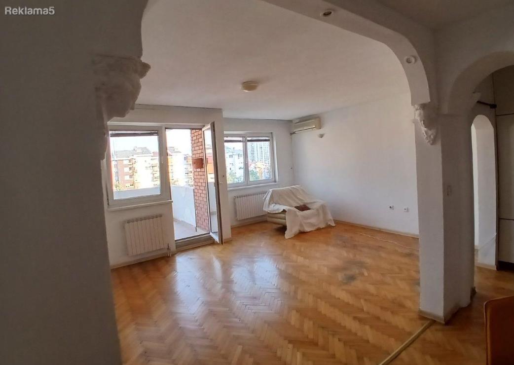 Се продава стан во Аеродром 90m2