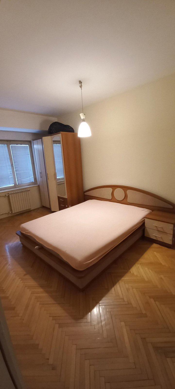SE IZDAVA DVOSOBEN STAN CENTAR