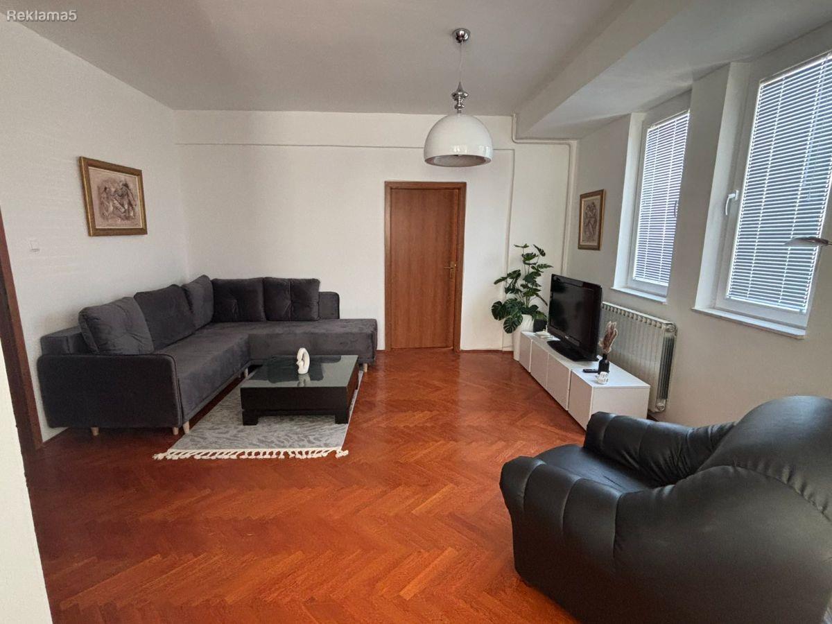 Se iznajmuva stan so 2 spalni 72m2 sproti Vero Taftalidze