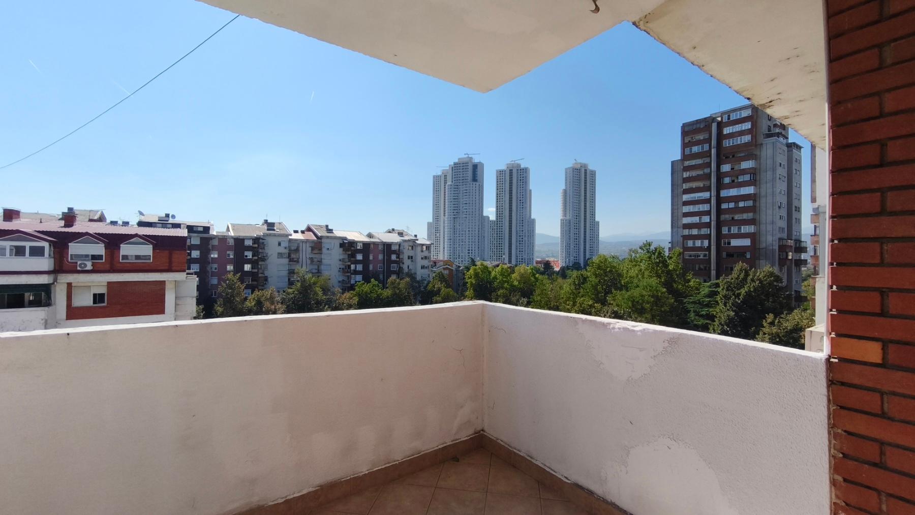 Стан позади ТЦ Бисер 90м2