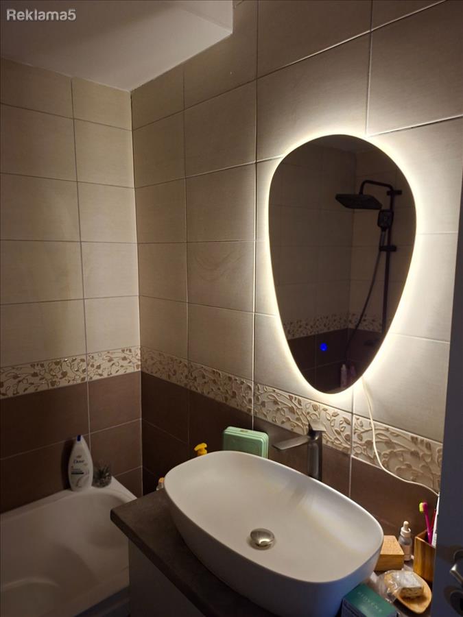 Izdavam odlicen nov stan 85m2,Centar do Univerzalna sala