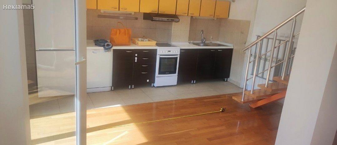 Се продава убав, вселив трособен стан со површина од 65м2, в
