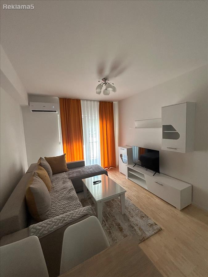Se izdava stan 52m2