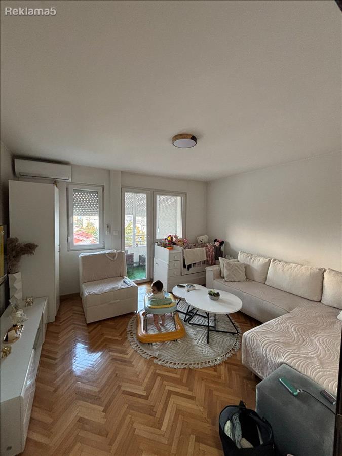 Prodavame stan dvosoben od 38 m2 renoviran i opremen vo Novo