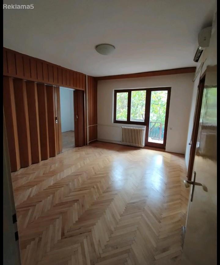 Se iznajmuva prazen stan na 70m2 Taftalidze