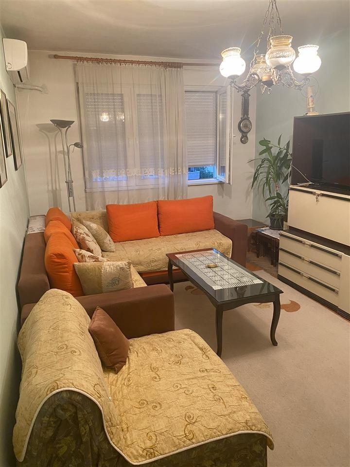 Se prodava stan 49m2 vo Karpos sproti Simpo