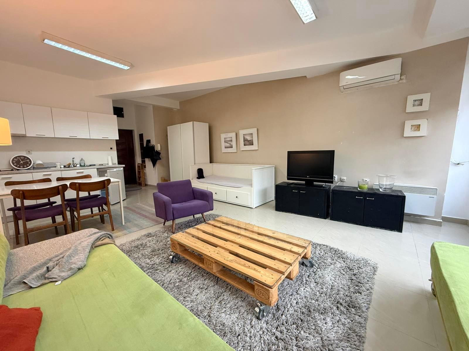 Se izdava Garsonjera Studio 35m2 Centar kaj Grcka Ambasada