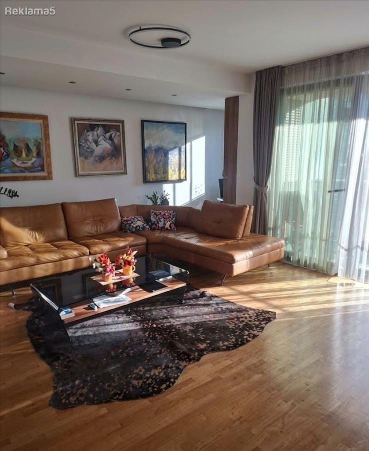 Продаваме 4собен луксузно наместен стан 123м2 Тафталиџе