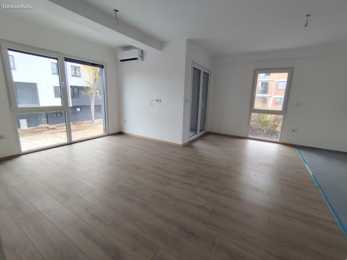 Prodavam nov juzen stan 72m2 vo ez. Lozja