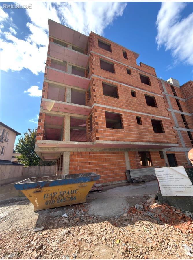 СЕ ПРОДАВА ТРОСОБЕН СТАН ВО ГРАДБА